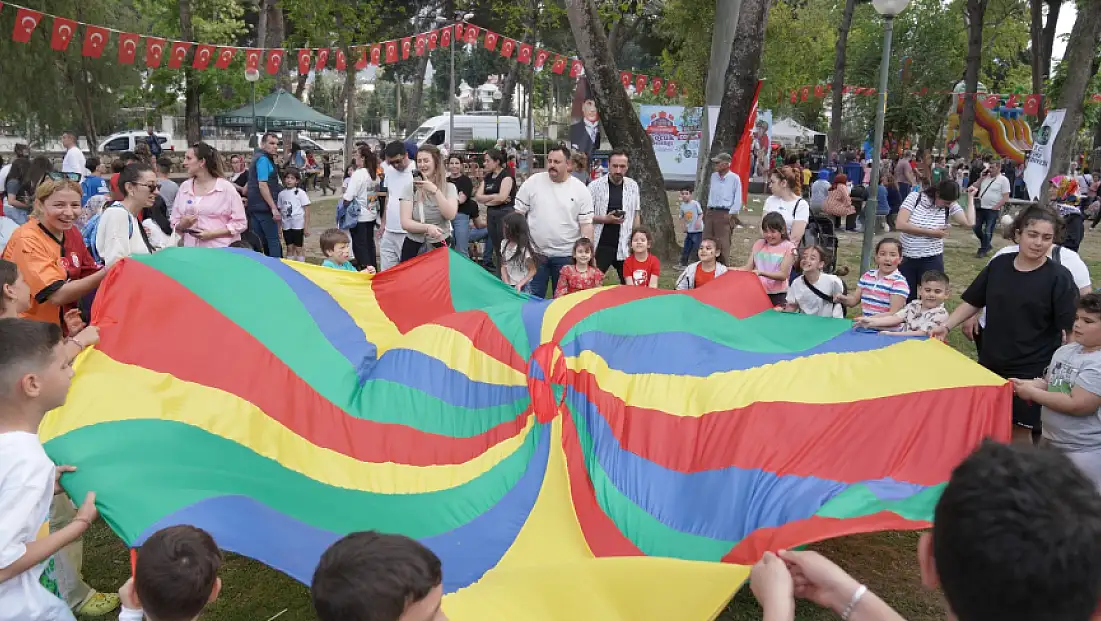 23 Nisan’a Tire Belediyesi Çocuk Şenliği damga vurdu