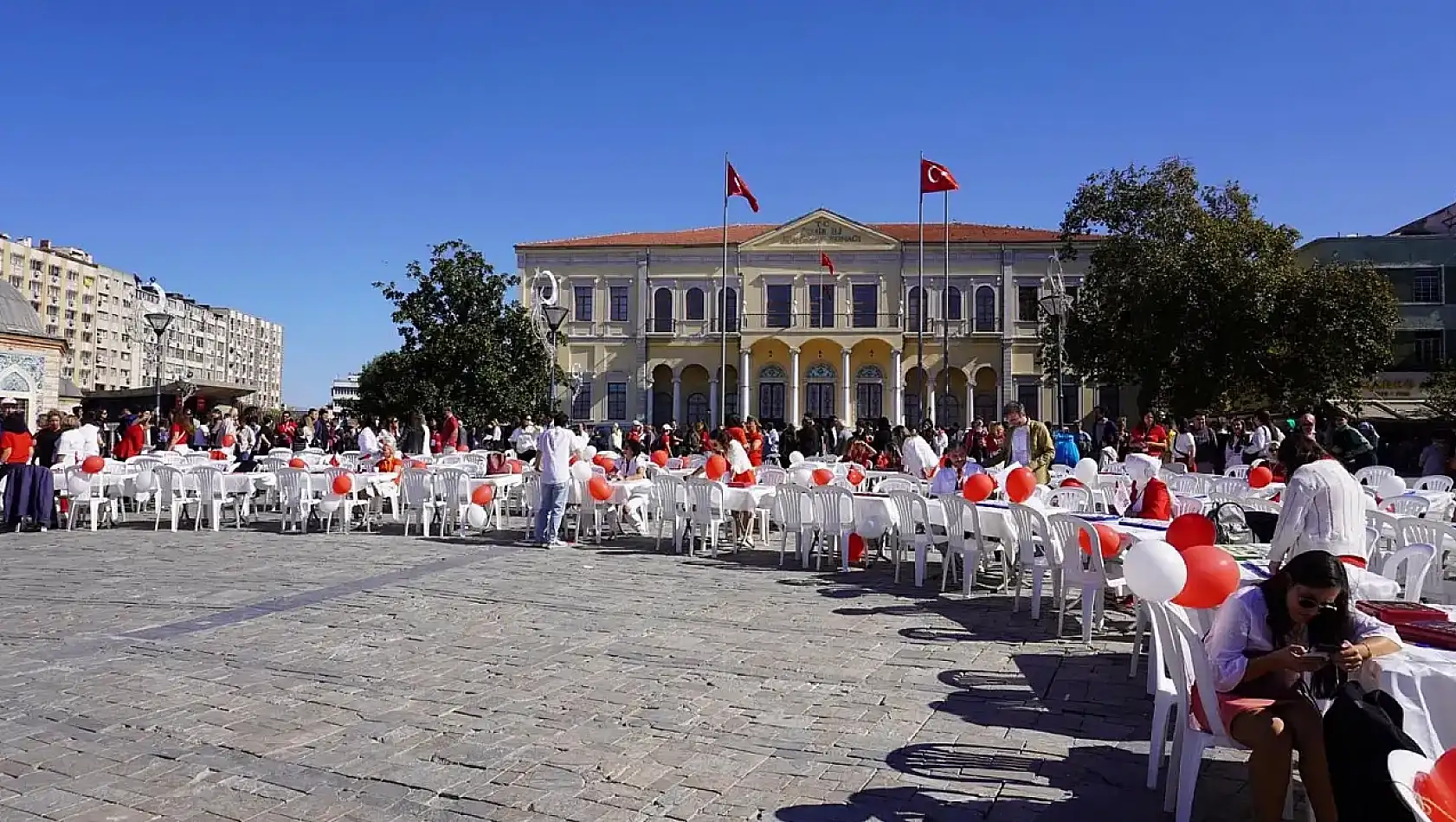 İzmir'de 15 bin öğrenci zekâlarıyla yarıştı!