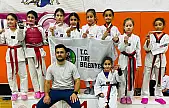 Tire Belediye Spor Taekwondo Takımı'ndan büyük başarı: 14 madalya ile döndüler