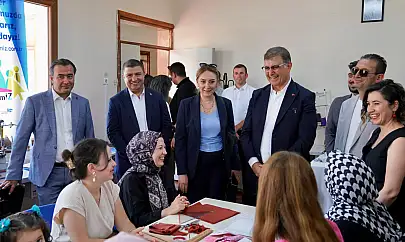 Başkan Tugay Tire'de açılışlara katıldı esnafla buluştu