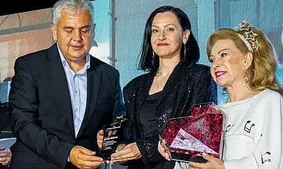 Bedia Akartürk'ün Hayatından İlhamla Tasarlanan Kıyafetler Podyumda
