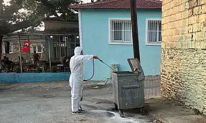 Tire Belediyesi'nden bayram sonrası yoğun temizlik ve ilaçlama mesaisi
