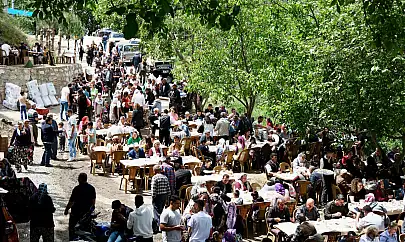 Tire Büyükkemerdere'de Geleneksel Sarı Baba Mahyası coşkuyla kutlandı