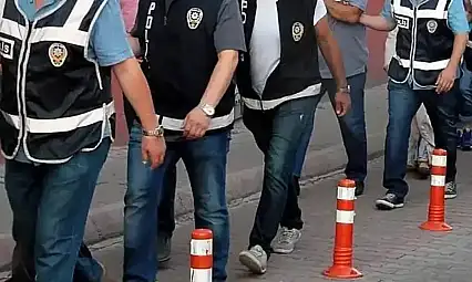 İzmir'in üç ilçesinde kaçak alkol operasyonu