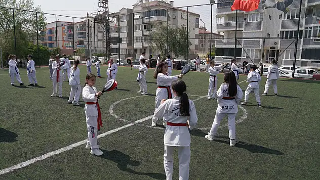 23 Nisan'a Tire Belediyesi Çocuk Şenliği damga vurdu