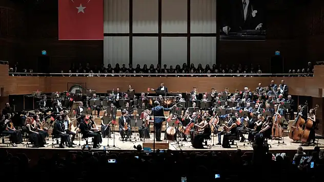 Tarihi Tire Belediyesi Armoni Bandosu ve Senfoni Orkestrası ile müzik şöleni