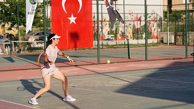 Tire Belediyesi Gençlik Şöleni, dolu dolu geçti
