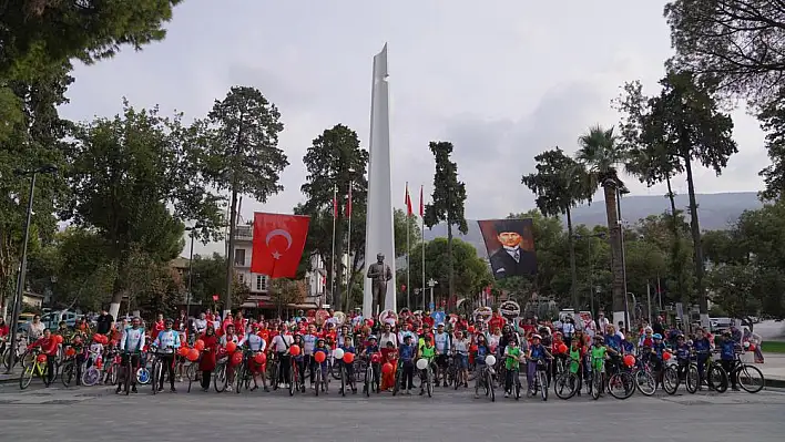 100. Yıl’da 100 bisiklet ile geleceğe pedal çevrildi