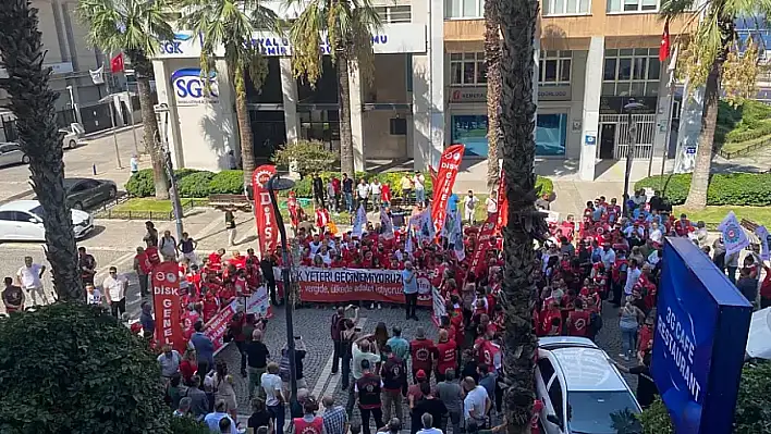 İzmir'de geçinemiyoruz eylemi: Adaletsiz vergilerin altında eziliyoruz!