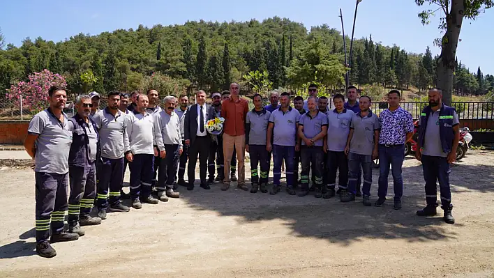 Başkan Okuroğlu belediye personeliyle bayramlaştı