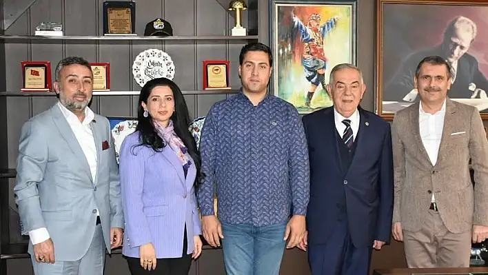 DP Milletvekili Altıntaş ve parti temsilcilerinin Tire Süt ziyareti