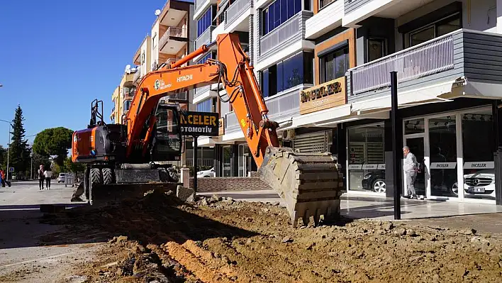 İstasyon Caddesi yenileme çalışmaları hız kesmeden sürüyor