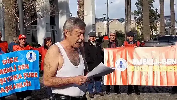 İzmir'de emeklilerden soğuk havada çıplak protesto!