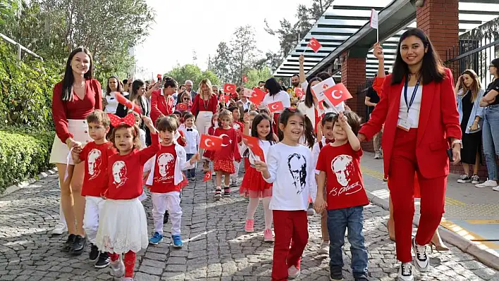 İzmir Ekonomi'de 'Cumhuriyet' coşkusu başladı