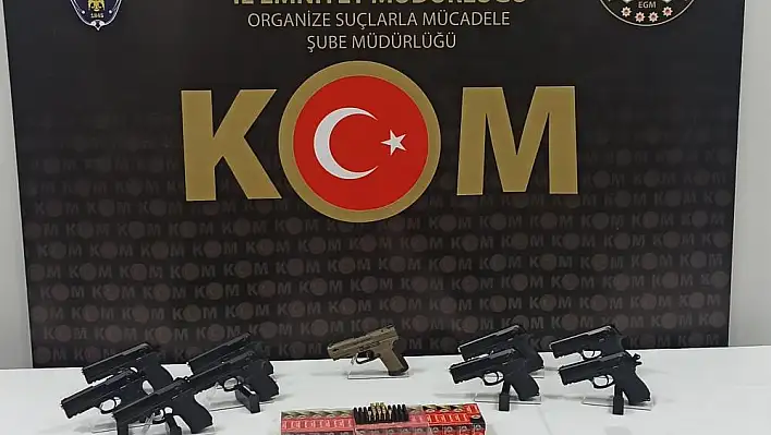 İzmir’de silah tacirlerine baskın