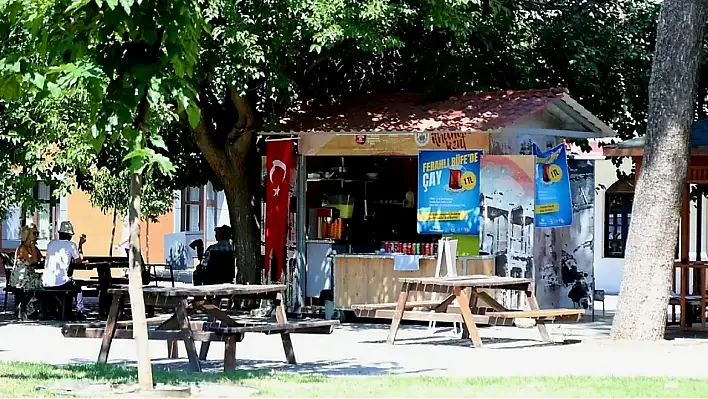 Pahalılığa tepki: Selçuk'ta çay 1 TL
