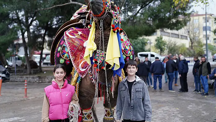 Şampiyon develer, dualarla havutlandı