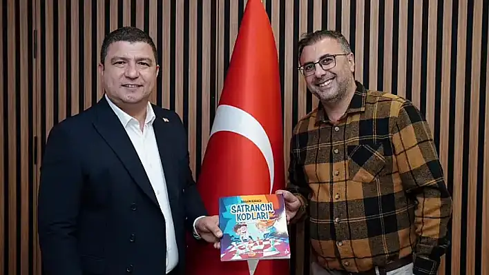 Tire Belediye Başkanı Hayati Okuroğlu, Satranç Federasyonu İlçe Temsilcisi'ne teşekkür etti