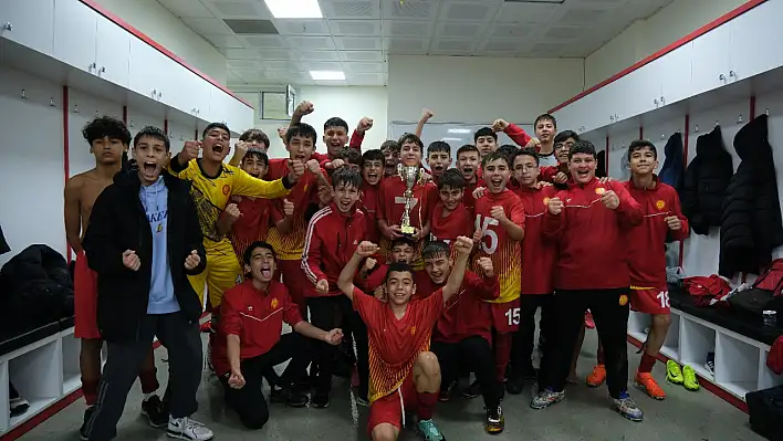 Tire Belediye Spor U14 şampiyon oldu