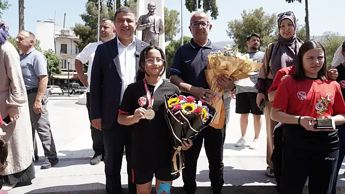 Tire Belediyespor Güreş Takımı coşkuyla karşılandı