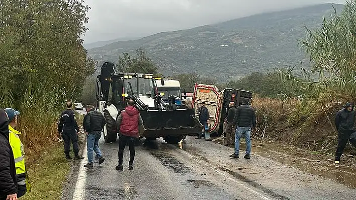 Tire-Belevi Yolu’nda Hafriyat Kamyonu Devrildi