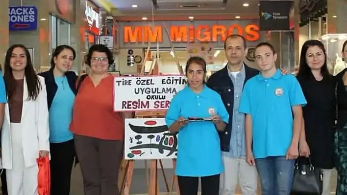 Tire'de özel eğitim öğrencilerinin resim sergisi açıldı