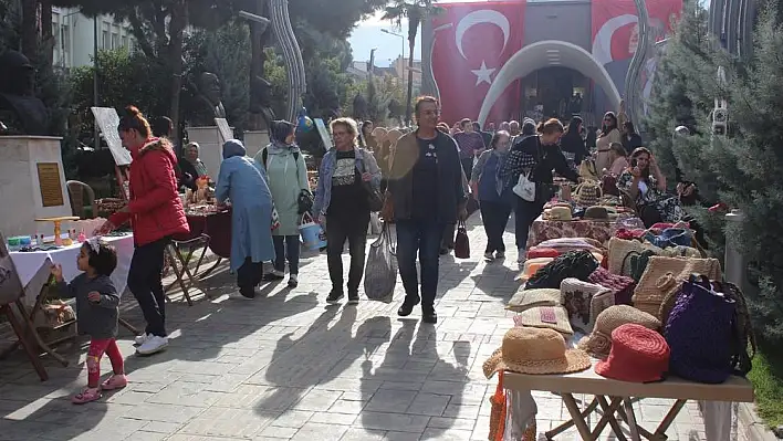 Tireli kadınlar yıl sonu sergisi açtı