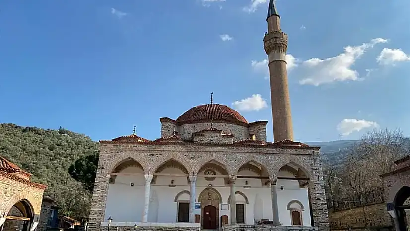 Basmane'den trenle 2 saat sürüyor: Oraya giden dönüş biletini yırtıyor