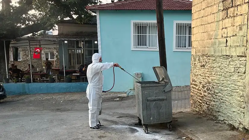 Tire Belediyesi'nden bayram sonrası yoğun temizlik ve ilaçlama mesaisi