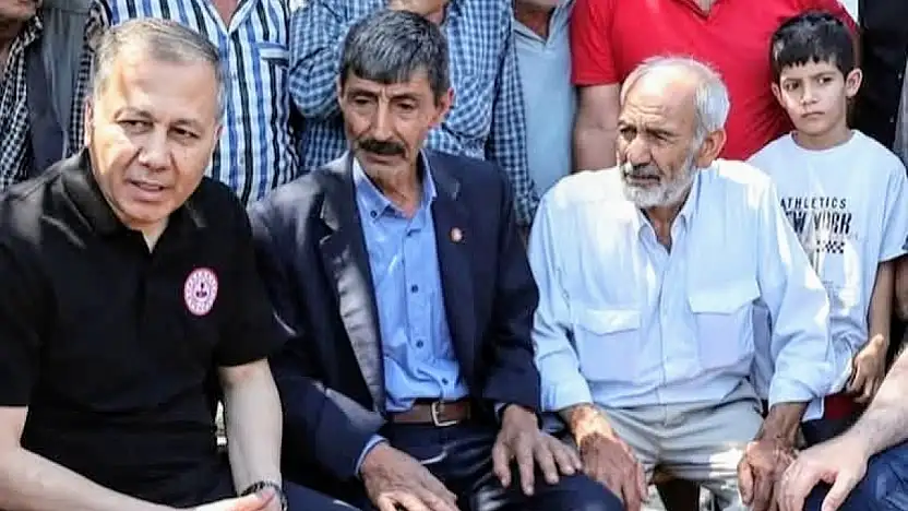 Bakan Yerlikaya Ödemiş'te yanan köylerde incelemelerde bulundu